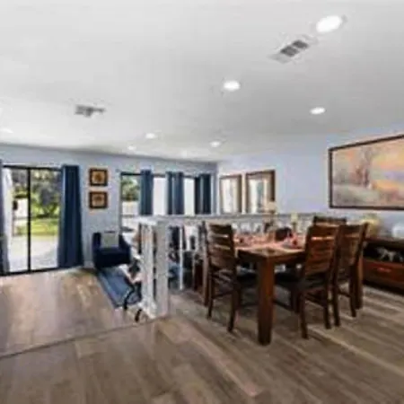 Wellington Updated Townhouse Exterior photo