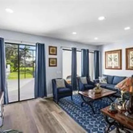 Wellington Updated Townhouse Exterior photo